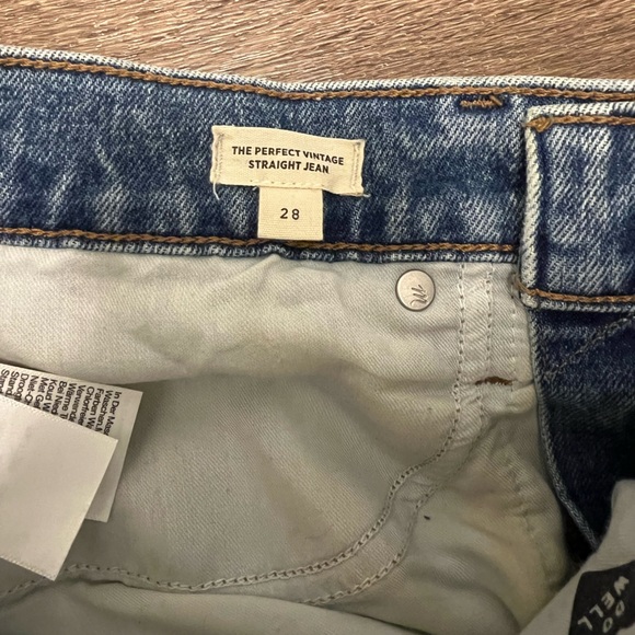 Madewell Perfect Vintage Straight Jean in Kingsbury Wash: Knee-Rip Edition - 28 - Picture 9 of 12